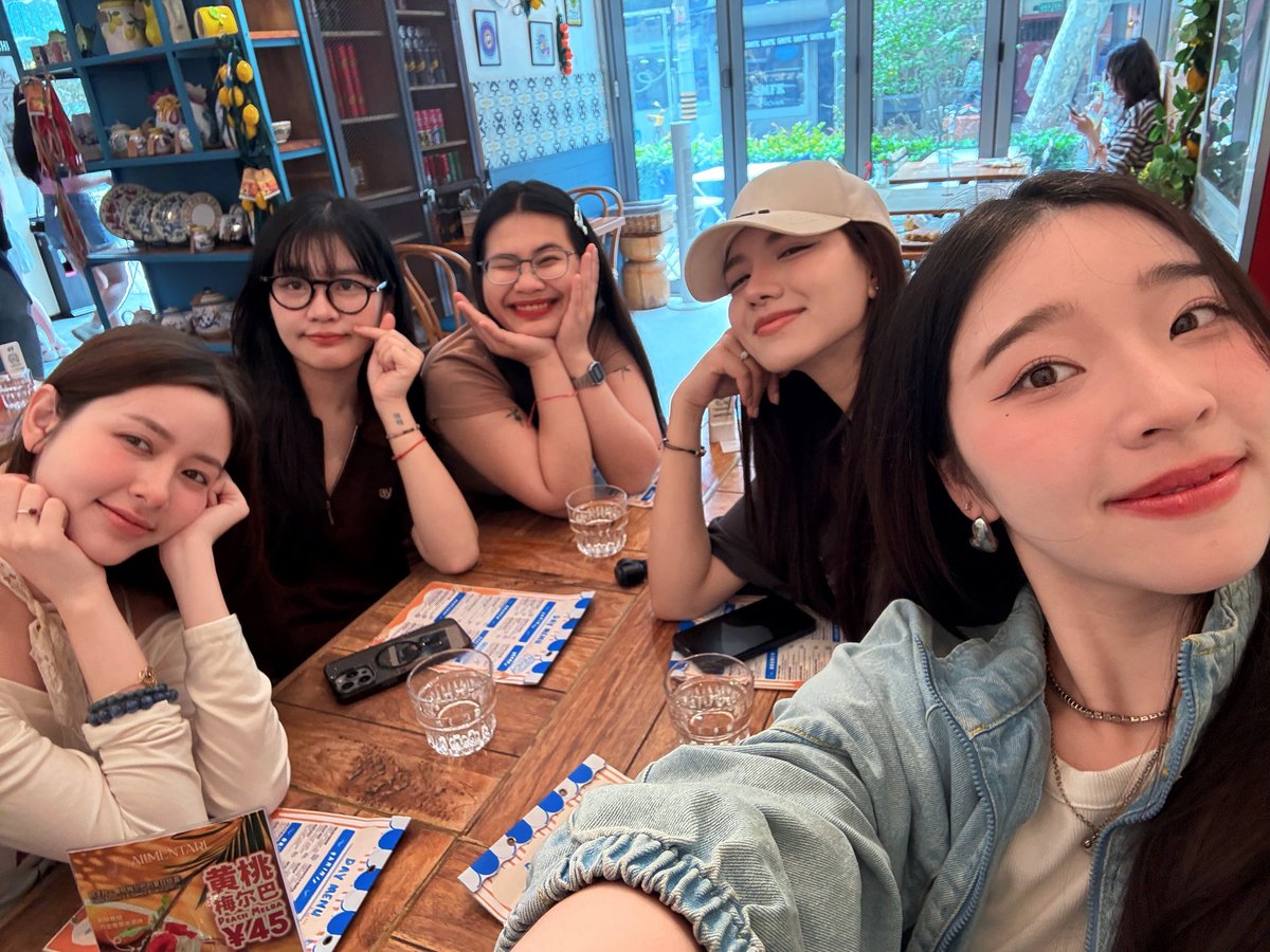 firssstt's tweet photo. อะไรไม่เข้าพวก 5555554 🙋🏻‍♀️
#Mieaya 
#Mychan https://t.co/GEKJLZLaiW