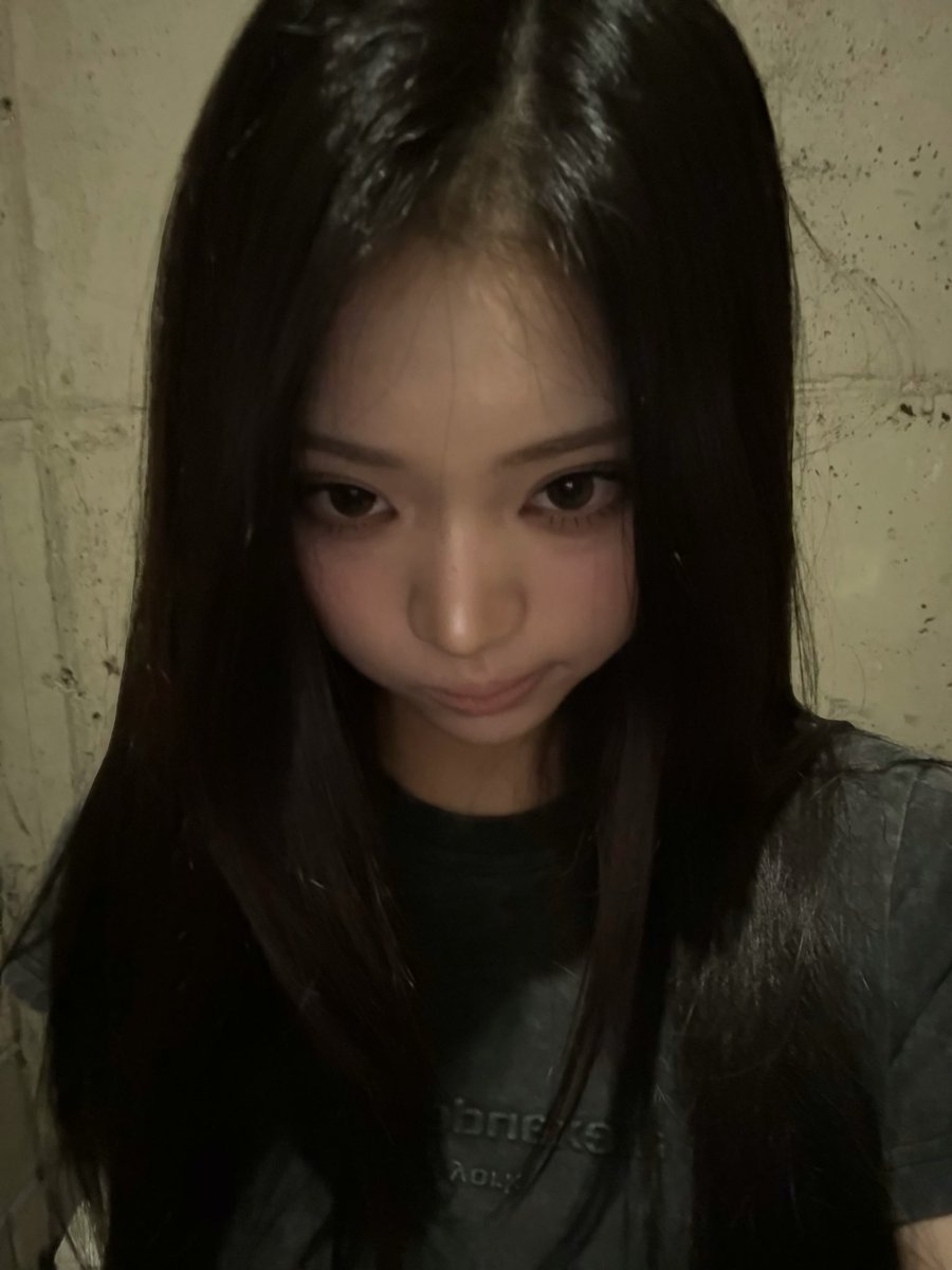 Uzzang630's tweet photo. 까맣고 동그란 🧋안에 버블 = 예스리♥️ https://t.co/5HF1B7aLsI