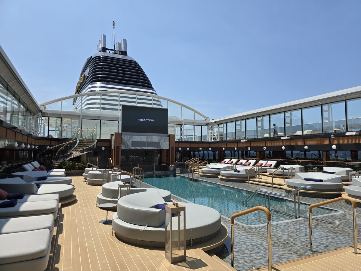 CruisingJournal's tweet photo. 📷 Let’s continue exploring the outdoor decks of #EXPLORAIII, where every space invites you to relax, unwind and enjoy the journey at sea.
#CruisingJournal #ExploraJourneys #LuxuryTravel #OceanJourney #LifeOnBoard #CruiseLife @ExploraJourneys https://t.co/oj66VDVCdv