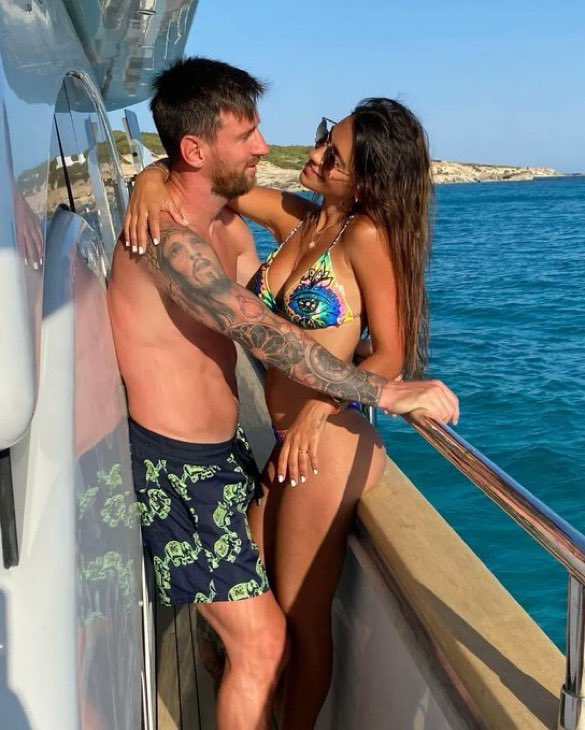 MohaXtra's tweet photo. 🚨 Lionel Messi’s Dating History:

2007 — Antonela 🇦🇷 (19yo)
2008 — Antonela 🇦🇷 (20yo)
2009 — Antonela 🇦🇷 (21yo)
2010 — Antonela 🇦🇷 (22yo)
2011 — Antonela 🇦🇷 (23yo)
2012 — Antonela 🇦🇷 (24 yo)
2013 — Antonela 🇦🇷 25... Love https://t.co/xDvWzVjCKa