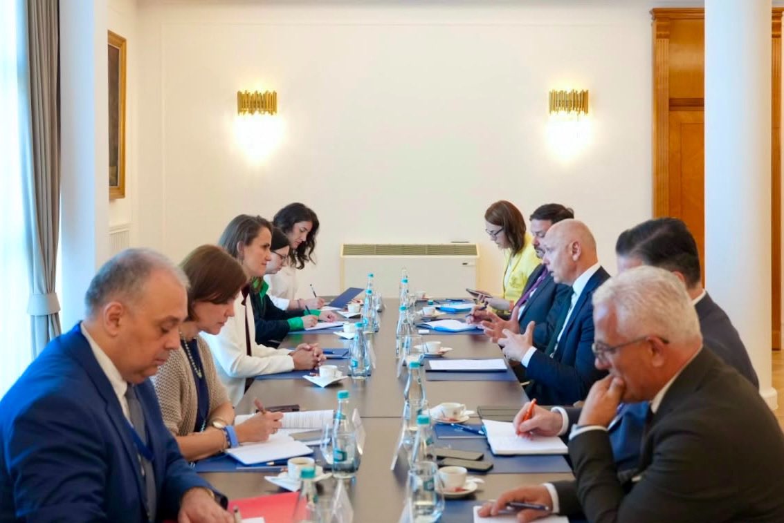 rccint's tweet photo. RCC Secretary General @amer_kap met @MAERomania Minister @oana_toiu today in #Bucharest ⏭️ with priorities of Bucharest’s current #SEECP Chairmanship and opportunities to deliver practical results across #SouthEastEurope as some of the focus topics of the meeting.

Through #SEECP regional cooperation can move from shared priorities to concrete progress for the people and economies of #SouthEastEurope.

#poweredbyRCC 🇪🇺
