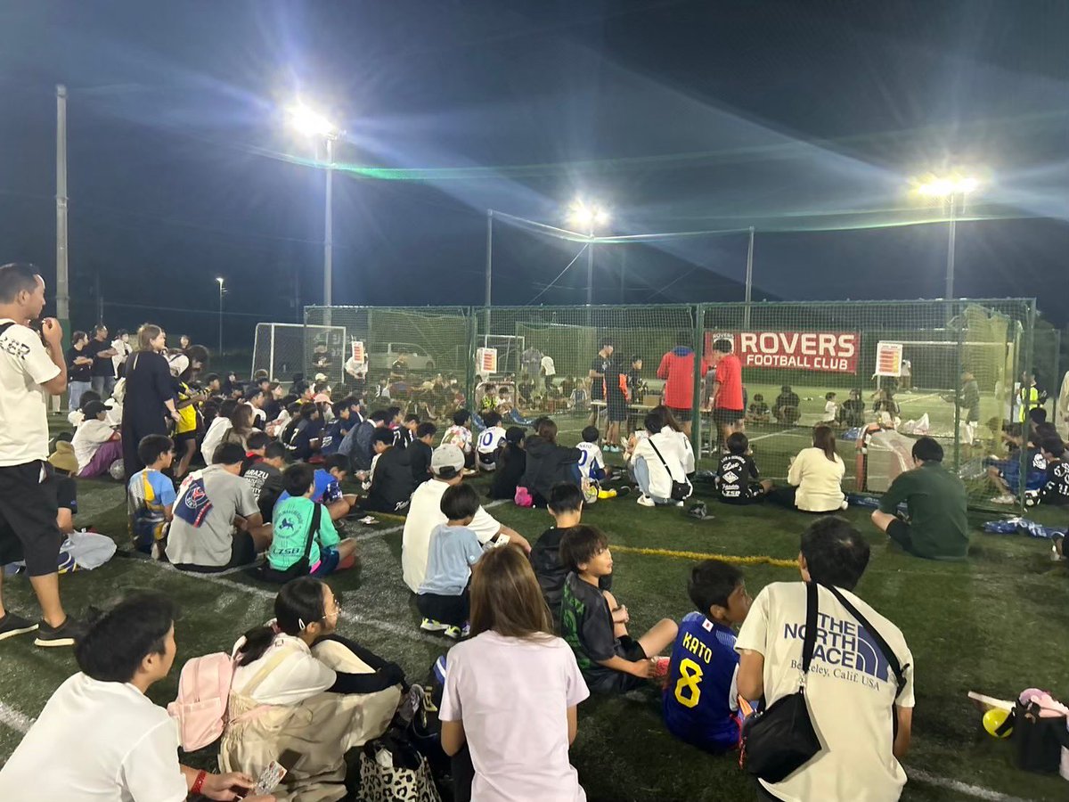 rovers_kisarazu's tweet photo. ど〜もぉ〜

いよいよ今週末に開催しちゃいます🏮🏮

【大好評】ロバスタ夏祭り

今年もたくさん盛り上げますよぉ〜
お楽しみに！

⚠️今年は屋外（フットサル場）でやります！ https://t.co/dtIyKsLwjJ