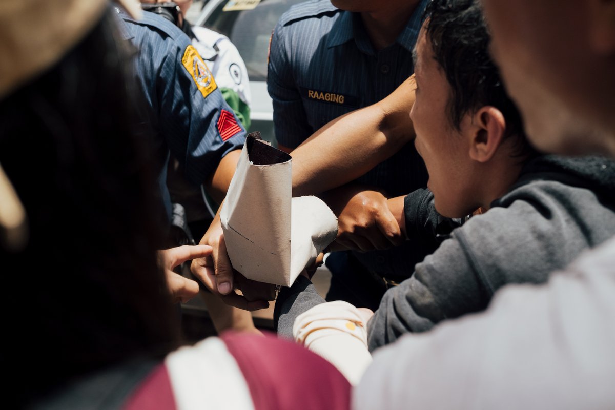 angpandan's tweet photo. "wag nyo po akong saktan" -pnp salot protektor ng korap https://t.co/j1qQYpvbGk