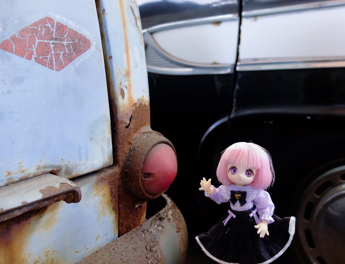 hiyakake2tama's tweet photo. は〜い、最近個人的に色々とヘコむ事案が多いルルちゃんですよ〜〜。
マスターラインの続きですが、今回はこのカワイイ後ろ姿について色々と考えてみました〜。
まず、このキュートなエンブレムなのですが、
1958年型だから58馬力なのでしょうかね〜?。
#アゾカツ #FACM #マスターライン https://t.co/p17wCelFJy