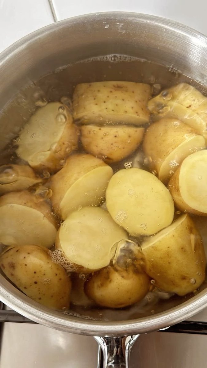 MindMatter28's tweet photo. No matter how much exercise you do, you won't burn fat if you don't improve your diet.

Start by eating these 8 foods daily:

1. Plenty of boiled potato https://t.co/sb2NywFZY6