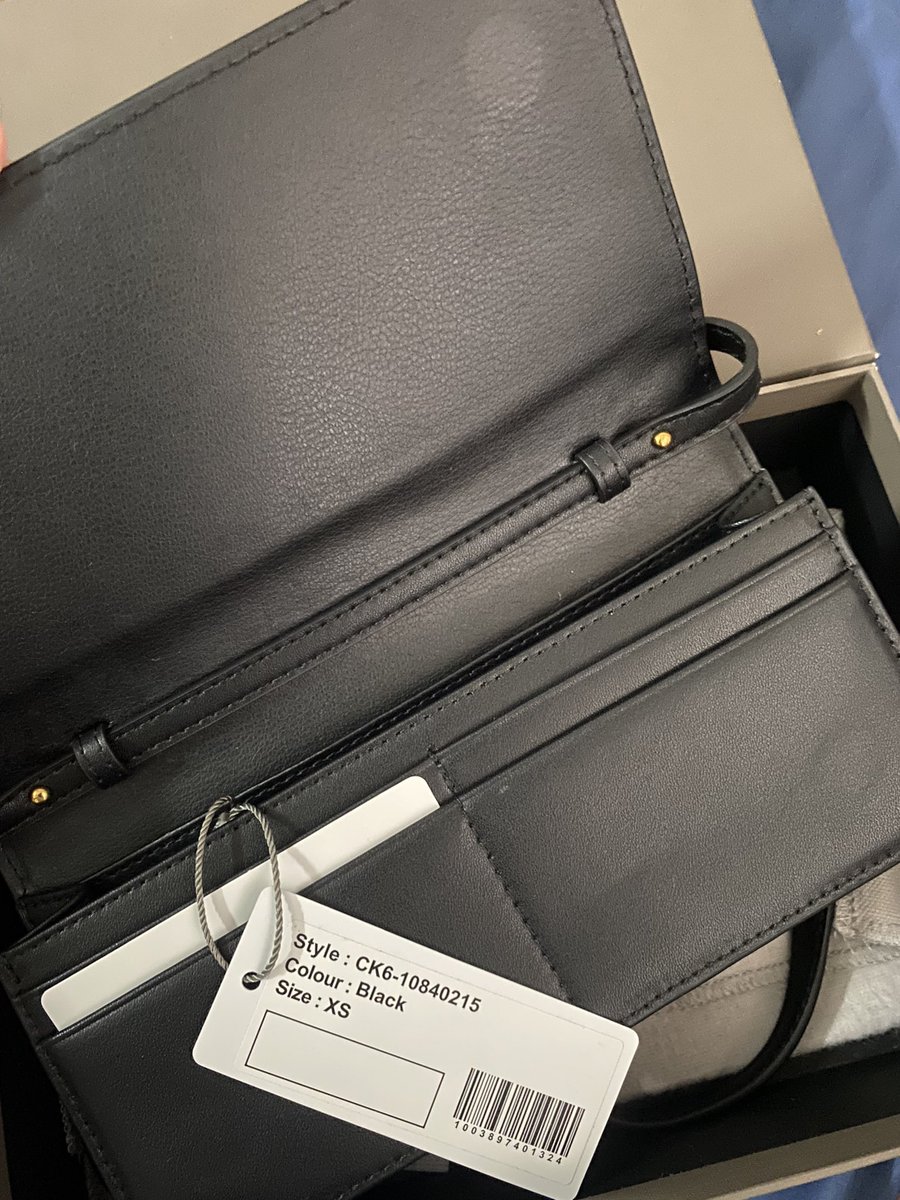 selectedbysoul's tweet photo. ส่งต่อกระเป๋า charles &amp; keith แท้ 100% หนังสีดำ ใบยาว มีช่องเก็บบัตรด้านอกและด้านใน 10+ ใบ ใส่โทรศัพท์ได้ มีสะพายถอดได้ มีถุงผ้า อุปกรณ์ครบ ใช้งานน้อยมากปล่อย 550 dm ได้เลยค่ะ 🫶🏼💕✨ #ส่งต่อกระเป๋า #charlesandkeith #gentlewoman #rallymovement #stylishshop #mitr #maisonkeeps https://t.co/EBx3GhmIBx