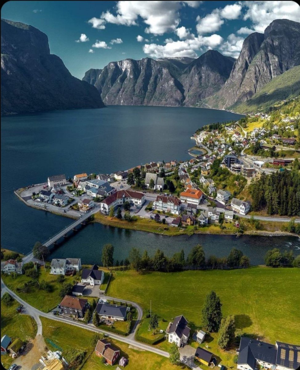 itslunaa_3's tweet photo. Aurland, Norway https://t.co/gu1W5OcxOp