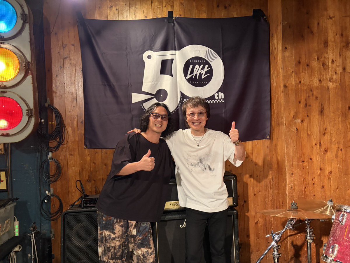 yamada_masashi's tweet photo. 昨夜は新宿LOFTのbarステージにて、
宮田和弥さんと弾き語りでした！
宮田さんカッケかった〜！！
「さらば愛しき危険たちよ」カバーさせてもらいました！
LOFT50周年おめでとうございます！ https://t.co/1YnXglLTy3
