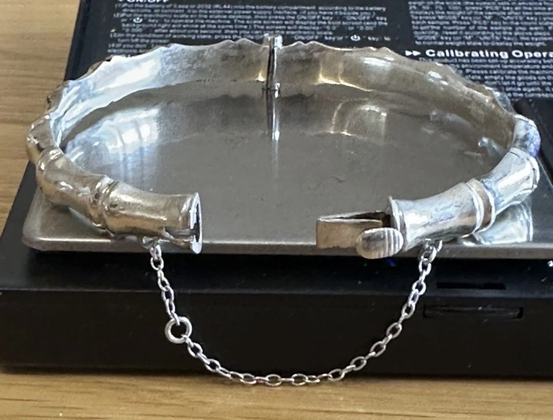 Vintage0Antique's tweet photo. Check out #Hallmarked #Sterling #Silver Hinged #Bangle #Bamboo #Design CM #Birmingham #UK 11.56g https://t.co/11lhSaFGOL #eBay via @eBay_UK https://t.co/3Zoq2x2pVJ