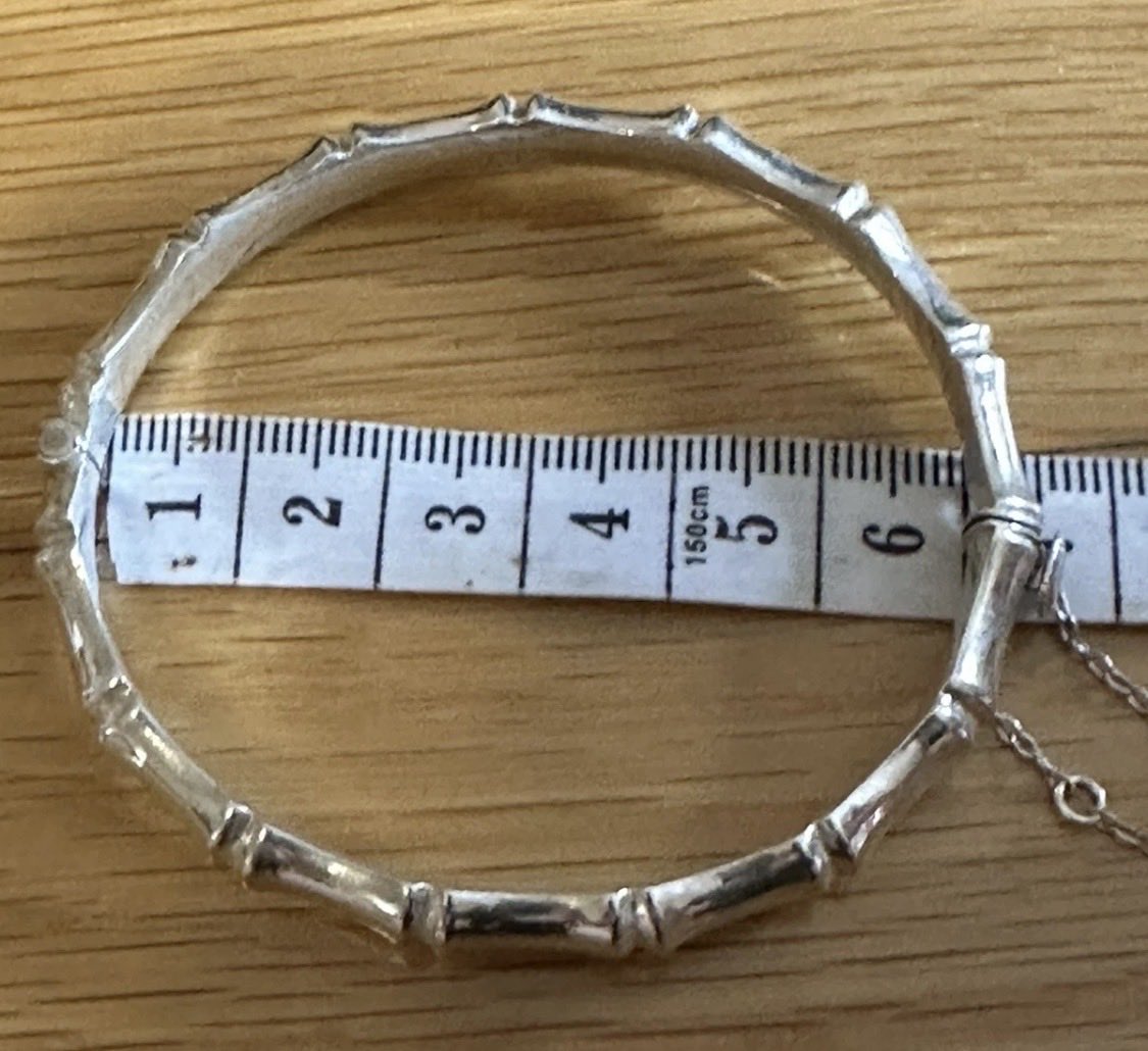Vintage0Antique's tweet photo. Check out #Hallmarked #Sterling #Silver Hinged #Bangle #Bamboo #Design CM #Birmingham #UK 11.56g https://t.co/11lhSaFGOL #eBay via @eBay_UK https://t.co/3Zoq2x2pVJ