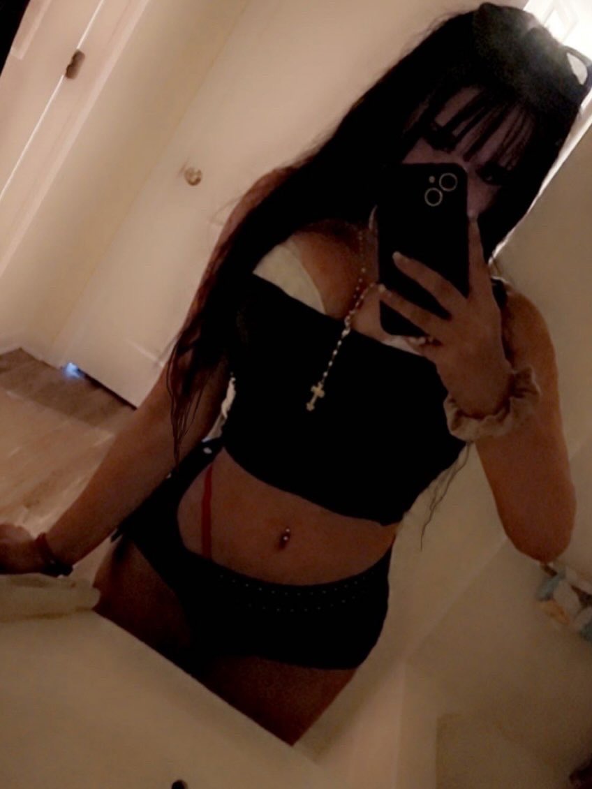 prettyykitty00x's tweet photo. 🦇🔪 https://t.co/AkTc6JHKSS