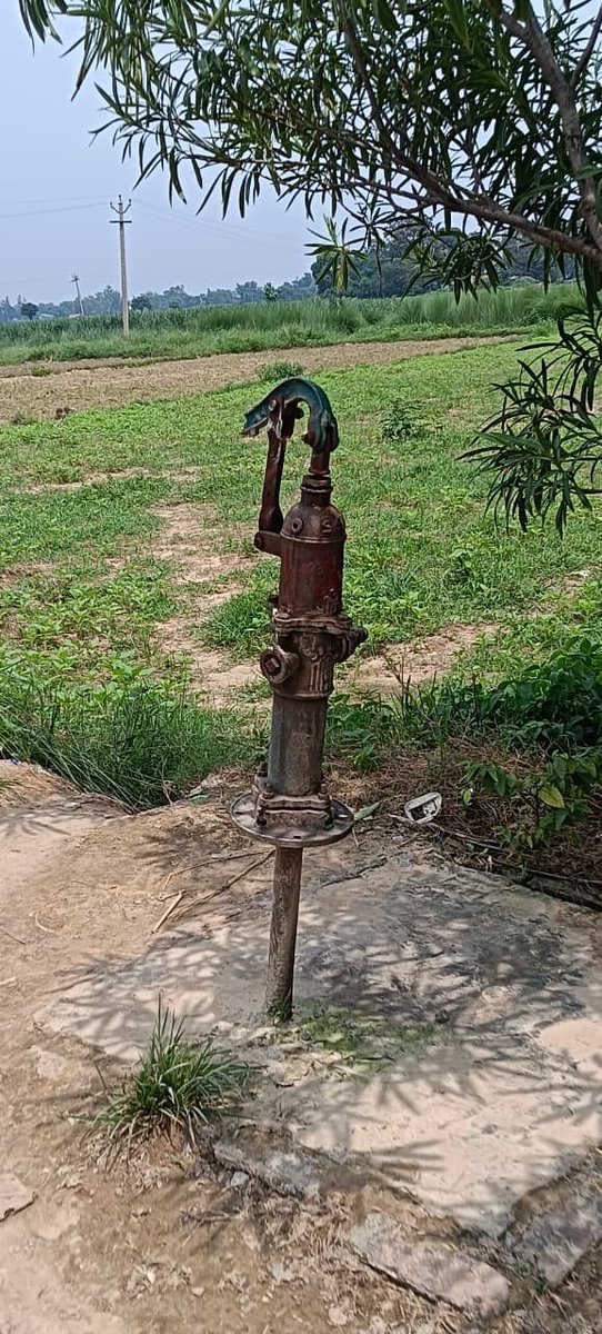 dharmesa47965's tweet photo. कडसरी मिश्र गांव के अं���ेडकर पार्क में बीती रात अराजक तत्वों ने पार्क का नल, बगल के 2 अन्य नल और बैठने की सीटें तोड़कर तहस-नहस कर दीं। जब गुंडे तबाही मचा रहे थे, तब लालगंज पुलिस पास ही में खर्राटे मारती रही! @bastipolice
@AdgGkr
@digbasti @UPGovt @Uppolice @dgpup @homeupgov https://t.co/5lXXFkSFjI