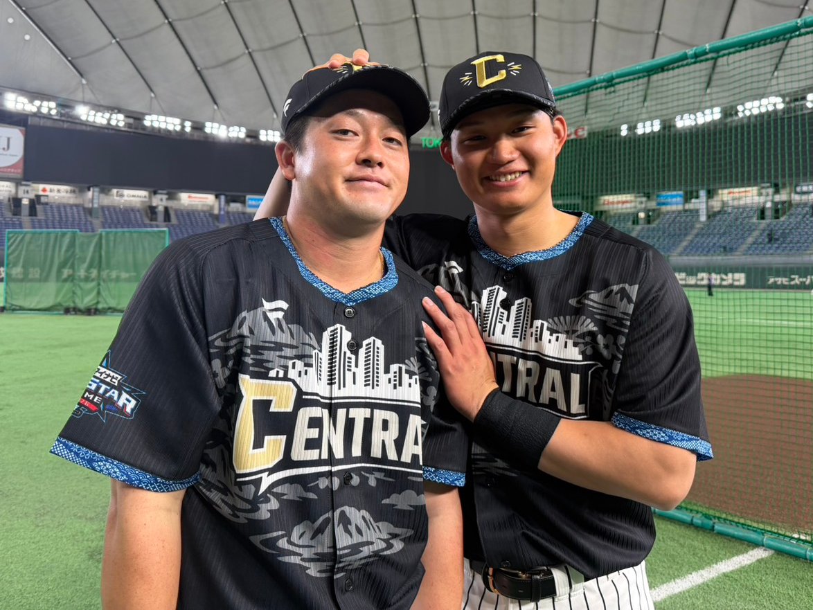 ydb_yokohama's tweet photo. 【マイナビオールスターゲーム2026 第1戦】

#森下翔太 選手と #牧秀悟 選手中央大学の絆！✨

#オールスター 
#baystars https://t.co/ydGYytjonf