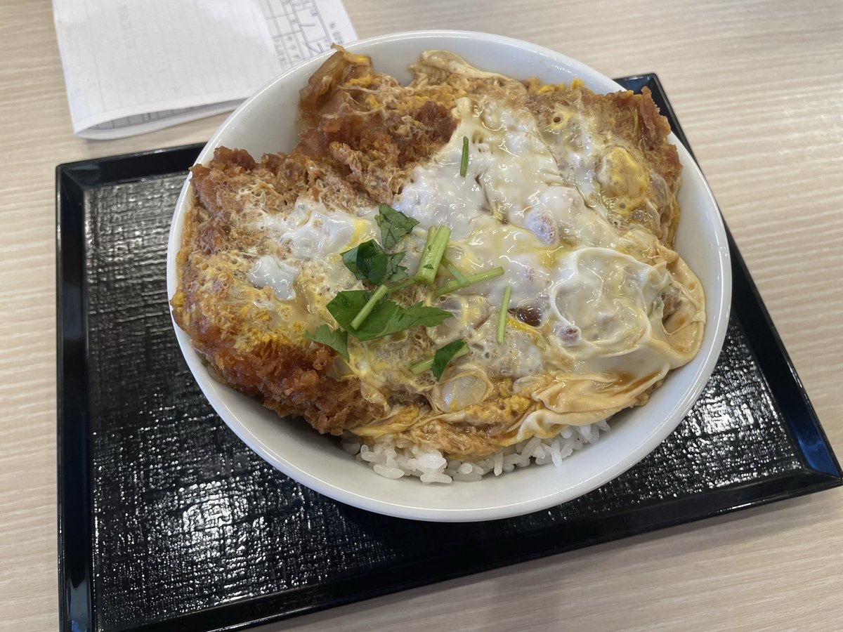 csandazo's tweet photo. カツ丼食べるかも〜 https://t.co/dfh1mYqrDe