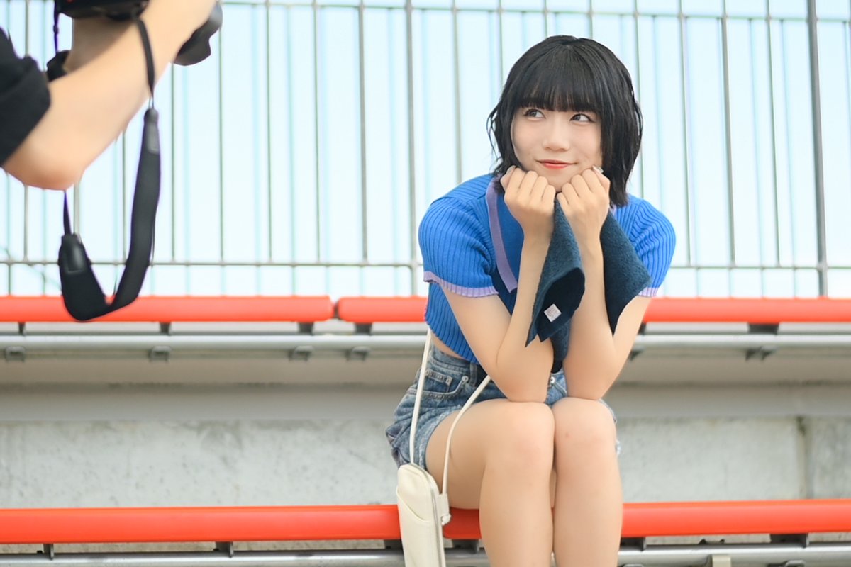 spa_idol's tweet photo. 「シュートはあなたに決めてほしい！」
✼••┈┈┈┈••✼••┈┈┈┈••✼

今週発売の #SPA!「#恋落ちSKE48」は #中坂美祐 さんが登場です！

スポーツ万能の #なかちゃん 考案シチュエーションは、サッカー観戦での１シーン🎬
リーグ優勝をかけた大事な試合。白熱する展開に恋心も加速する⚽️❗️

朝からの撮影でしたが、“同級生”と一緒に終始笑顔の絶えないロケでした。

#SKE48 @ske48official @nakachan_0611