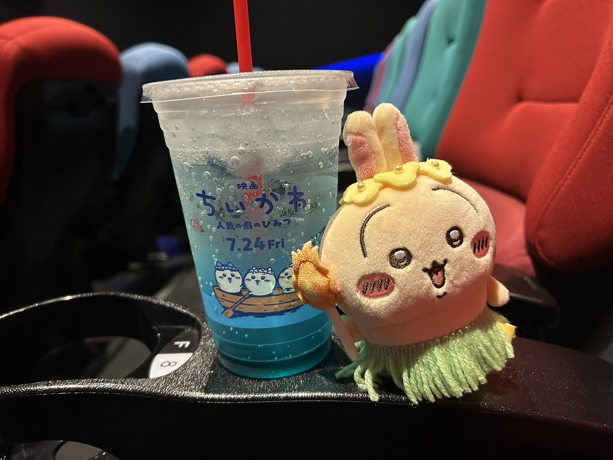usagipuruya's tweet photo. 映画見てきたー！おっきなスクリーンで皆が沢山動いてるだけで感動。笑えて感動してモヤモヤして感情が沢山揺さぶられた🫨笑
あとは最終時間に見る夜映画もいいなって思ったり…。

ps：セイレーンコーデで映画見に行ったんだけど、時間が時間なので1人めっちゃ浮いてて恥ずかしかった。#映画ちいかわ https://t.co/XoHzhqOMo4