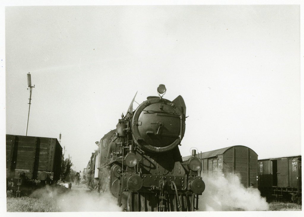 adipullenLNER's tweet photo. Ex wd 2-10-0 steam locomotive (North British Locomotive Works 1944). One of four WD locomotives used by the Société du chemin de fer de Damas-Hama et prolongements (DHP Railway), ex-WD Nrs. 73685 - 73688, which eventually became CFS (Syrian Railways)
📷 historical railway images https://t.co/FJ2X59Kc6R