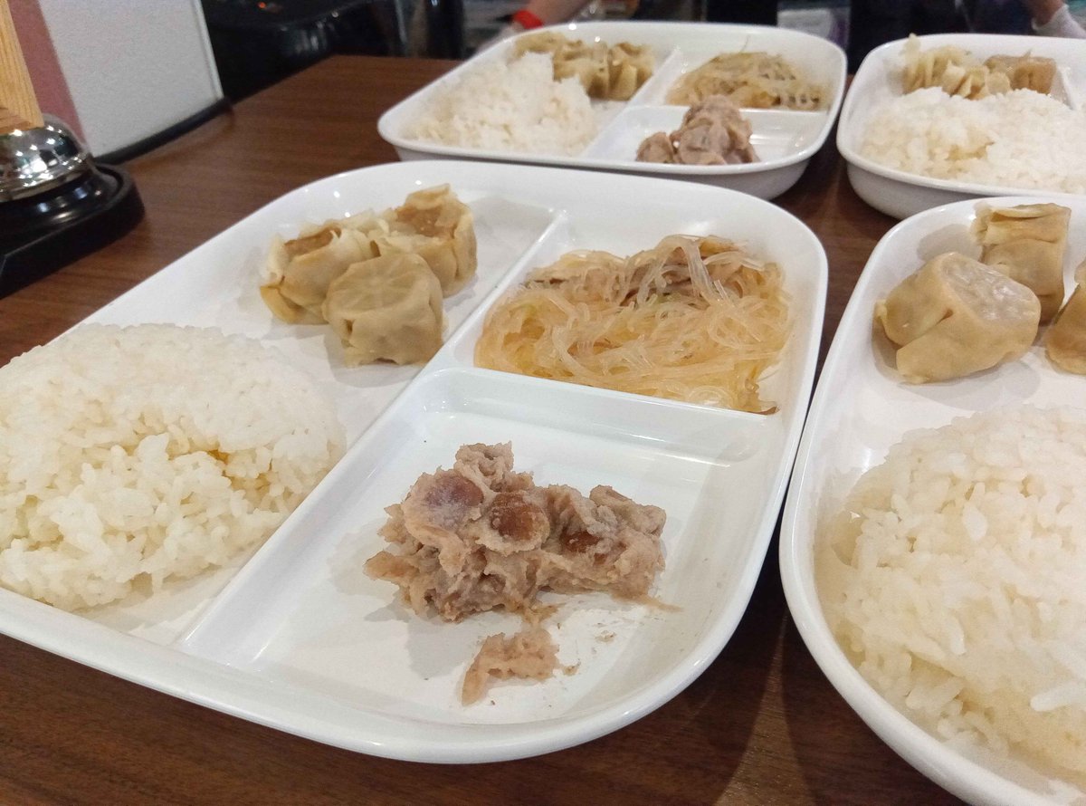 DAC_nagoya's tweet photo. #お昼ご飯
本日のメニュー
☺️ジャンボ焼売
🥹タイピーエン（熊本名物の春雨煮込み）
😆甘栗サラダ

本日は、旨味たっぷりタイピーエン！　そして肉肉しい焼売！　甘栗の甘味が、クセになる☺️💓

#DAC名古屋
#デジタルアートセンター名古屋
#福祉
#就労移行継続支援B型事業所 https://t.co/54NkqBZSXp