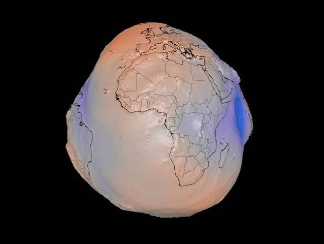 ELCOLLAZO's tweet photo. Sí, la Tierra es un geoide. Lo de la esfera es un modelo para simplificar. https://t.co/BU06nVXRYx