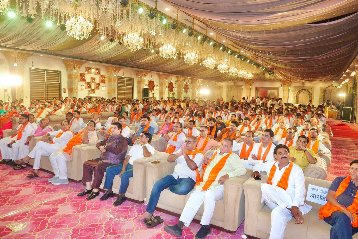 rajeshchbjp's tweet photo. भारतीय जनता पार्टी के शीर्ष नेतृत्व द्वारा प्रदेश महामंत्री का दायित्व प्राप्त होने के उपलक्ष्य में मथुरा में आयोजित आशीर्वाद समारोह में उपस्थित सम्मानित वरिष्ठजनों एवं कार्यकर्ताओं को संबोधित किया। इस अवसर पर उत्तर प्रदेश सरकार के माननीय जल शक्ति मंत्री श्री स्वतंत्र देव सिंह जी का सानिध्य प्राप्त हुआ।

संगठन की शक्ति और कार्यकर्ताओं के अथक परिश्रम के बल पर हम सभी वर्ष 2027 में पुनः प्रचंड बहुमत के साथ सरकार बनाकर जनसेवा और प्रदेश के विकास के संकल्प को नई ऊँचाइयों तक पहुँचाने के लिए पूर्ण समर्पण के साथ कार्य करेंगे।

आप सभी का बहुत बहुत आभार एवं धन्यवाद।