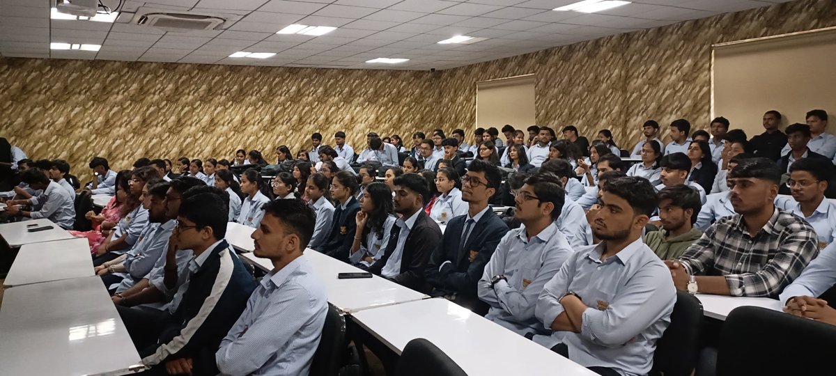 adypsoe's tweet photo. Proud to host Virtual Townhall on #DrugFreePimpriChinchwad at ADYPSOE, led by CP Vinoy Kumar Choubey, IPS.

We thank police personnel for the support in spreading awareness among students. Together, we stand committed to building a drug-free society.

@CP_PCCity 
@PCcityPolice https://t.co/X2RRBkwLCJ