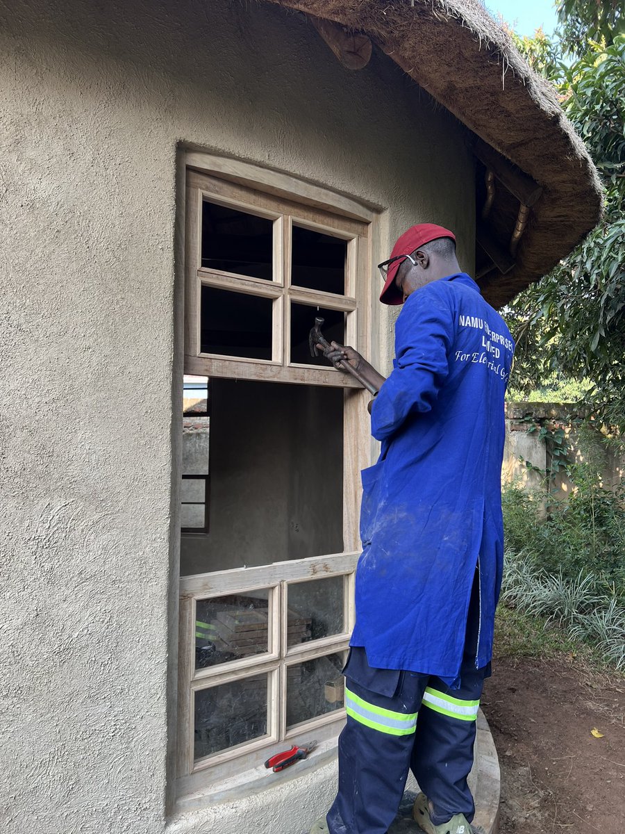Thecapitalevang's tweet photo. #DicapitaleBuilds Project Highlights
DAY 208/365
📍Wooden Windows
Ready to build with us @peacofmindpack
📧 build@peaceofmindpackage.com
🌐 https://t.co/L3A0AMmpPM
👉Focus. Precision. Delivery👈
#Peaceofmindpackage #DiasporaBuilder #TuoConstruction