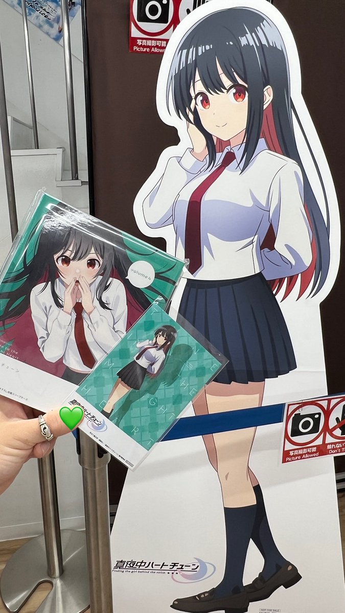LegoMain's tweet photo. しのぶちゃんを応援しに来ました！！
等身大なしのぶちゃん、なんて美人さんなんでしょうか☺️💚✨

場面写パネルは、、残念〜〜
ですが！！しのぶちゃんのことが大好きなシンザーキさん( @shin_msu0201 )が等身大パネルをゲットされて、本当に良かった！！🙌✨

#真夜中ハートチューン #マヨ��ュー https://t.co/lhGQuBWChv