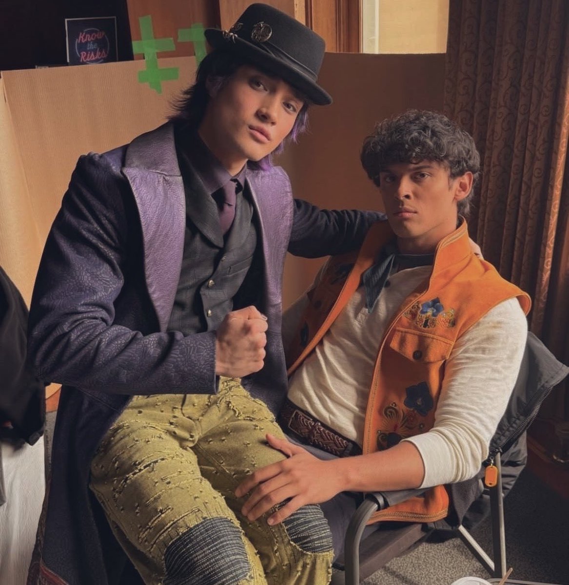 zinsmnia's tweet photo. “imagine this as…”

— a glimpse into the dating life of max &amp; luis 

 ☽ a thread for #stronghat ☼ https://t.co/xv1g9Extph