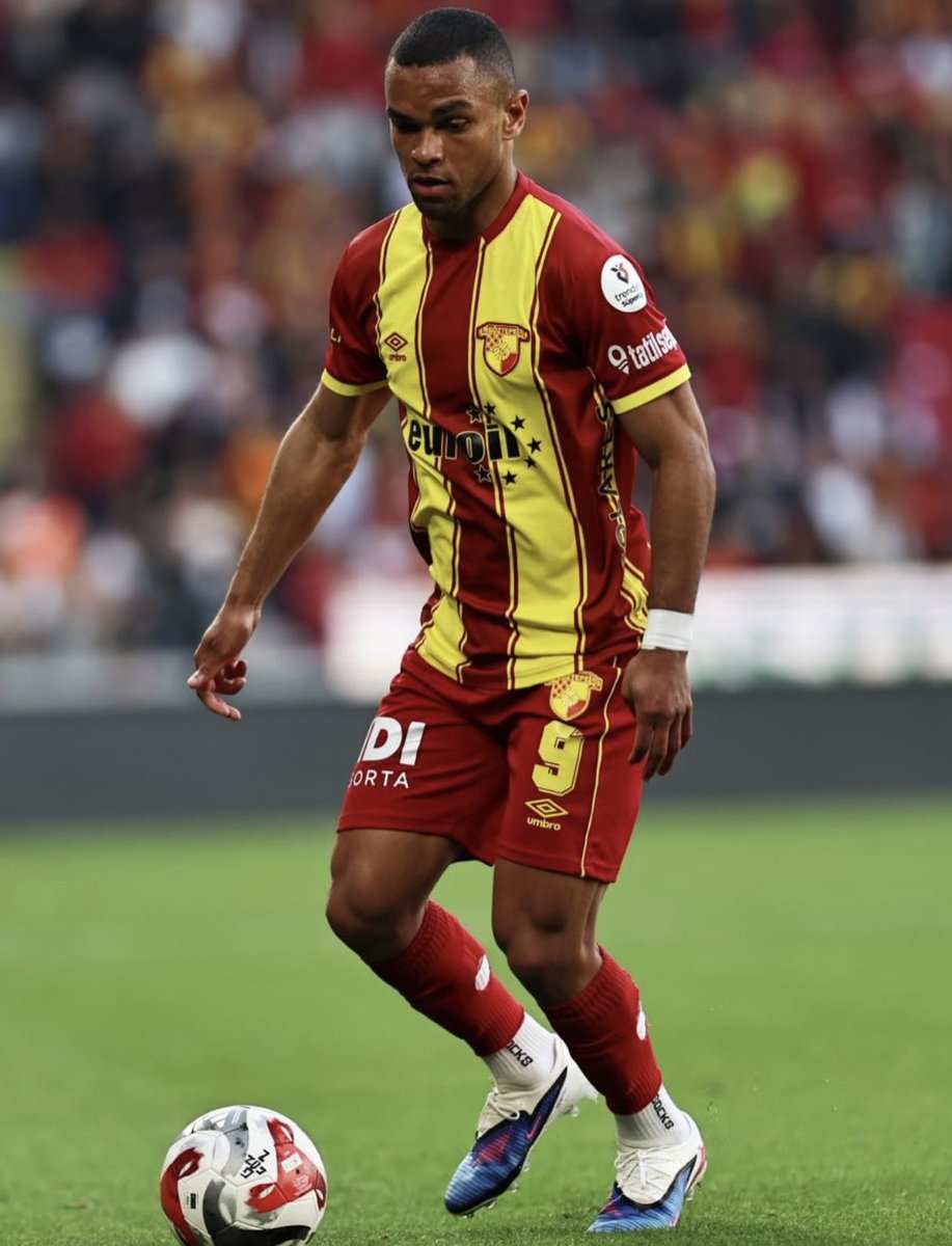 TransferMerkez's tweet photo. 🚨 Göztepe, Juan’ın transferi için CSKA Moskova ile 15 milyon Euro bonservis bedeli karşılığında anlaşma sağladı. https://t.co/0Sv616i7JL