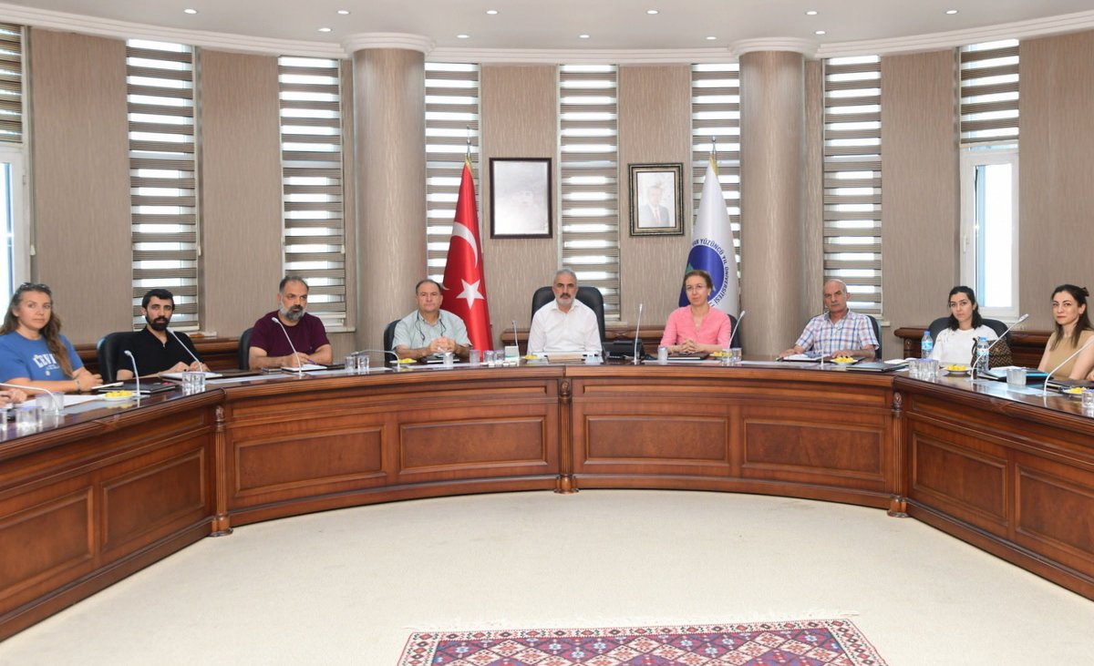 yyukagem's tweet photo. Üniversitemiz ev sahipliğinde, 3-4-5 Ağustos tarihlerinde, İpekyolu Kent Park’ta düzenlenecek olacak Üniversite Tercih ve Tanıtım Günleri etkinliği için Üniversitemiz Rektör Yardımcıları ve ilgili birim yetkilileri ile toplantı düzenlendi. https://t.co/1UEjqO4VeO