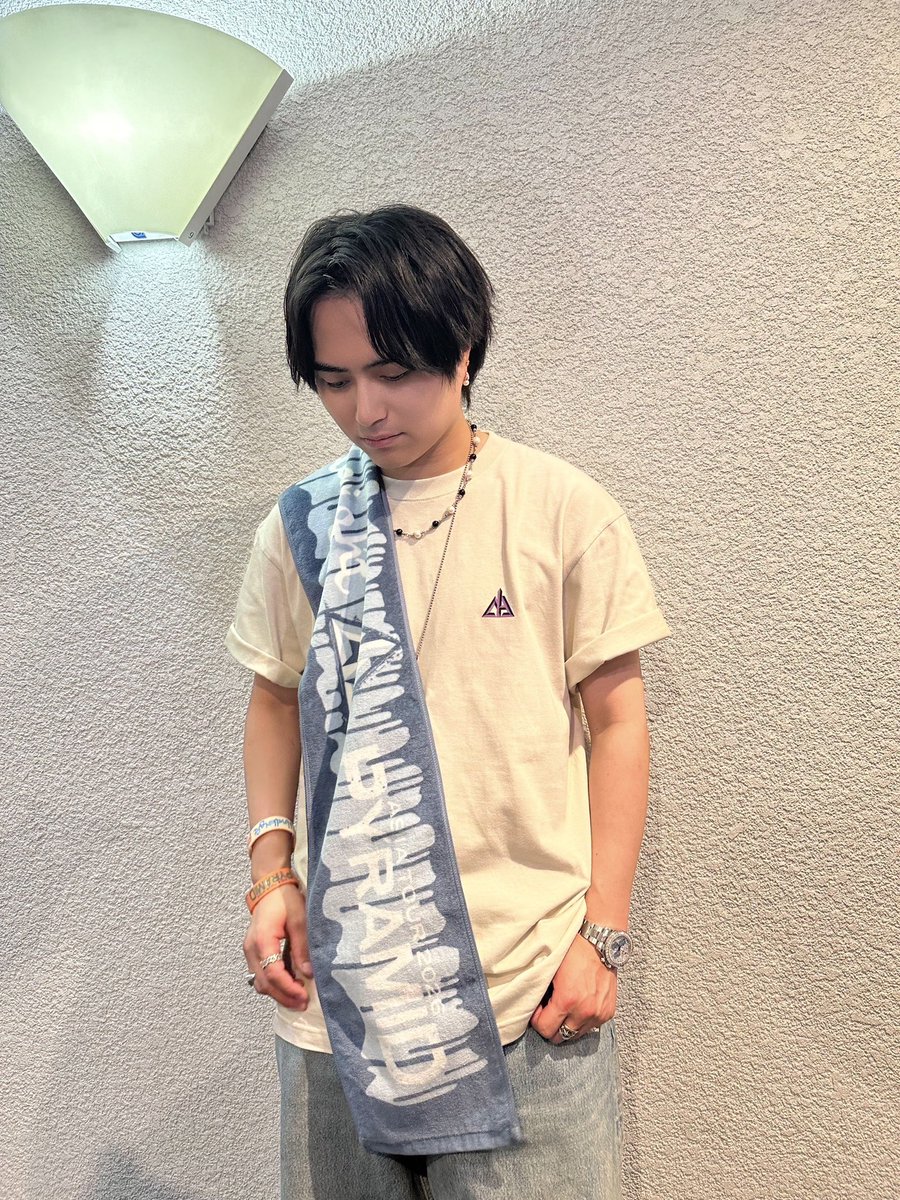 NOVELCITY_jp's tweet photo. Novelbright ASIA TOUR 2026
〜PYRAMID〜

GOODS -Yudai ver.-
@yudai_vo 
 
※XLサイズ着用 https://t.co/C2Y3mCXBXw