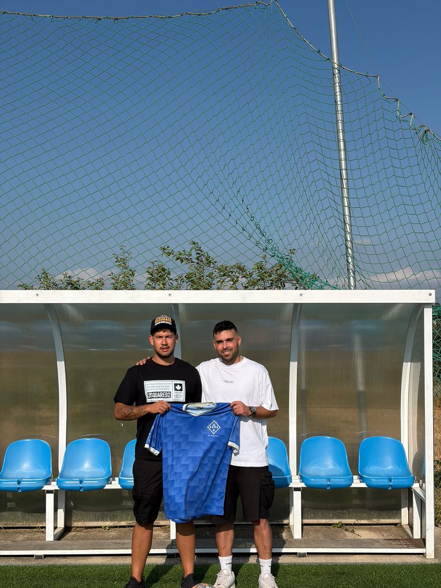 CFCastelltersol's tweet photo. ✍🏽🤝𝗙𝗜𝗧𝗫𝗔𝗧𝗚𝗘 𝗢𝗙𝗜𝗖𝗜𝗔𝗟 

🔙🔵El Mateu Galarza torna a vestir la blava amb més ganes que mai de defensar aquest equip i sumar en aquesta nova etapa del CF Castellterçol.

💙🦉Benvingut de nou, Mateu Som-hi! https://t.co/tGab5KZmH0