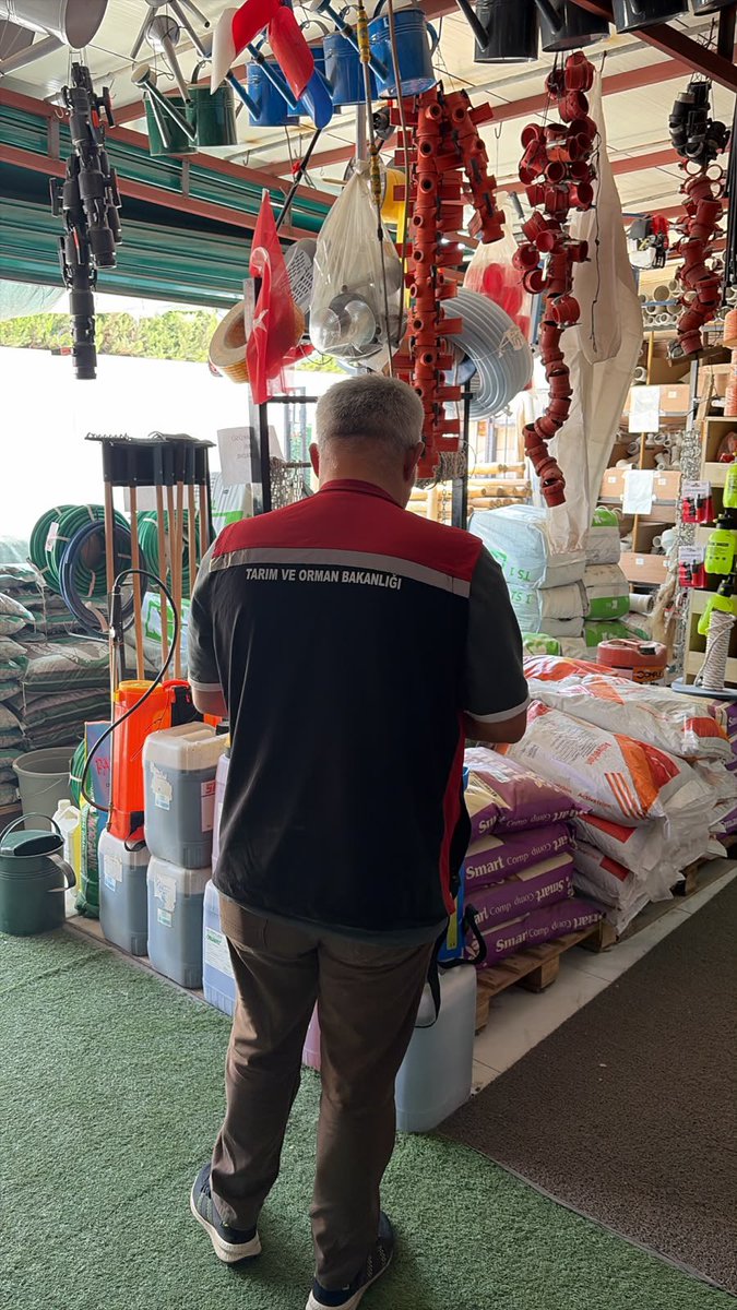 urlatarimorman's tweet photo. İlçe Tarım ve Orman Müdürlüğümüz teknik personeli tarafından tarımsal girdi bayilerine yönelik rutin denetimler gerçekleştirildi.
Üreticilerimizin güvenilir tarımsal girdilere erişimini sağlamak ve mevzuata uygunluğu temin etmek amacıyla denetimlerimiz aralıksız devam etmektedir. https://t.co/6vBrSJxVA4