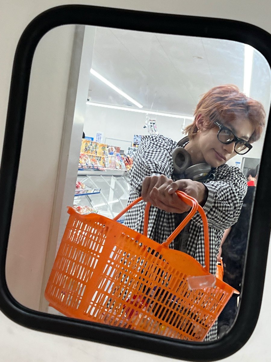 Leennton's tweet photo. Grocery dumps, and more snacks to fill the basket https://t.co/Wr66oNTyfx