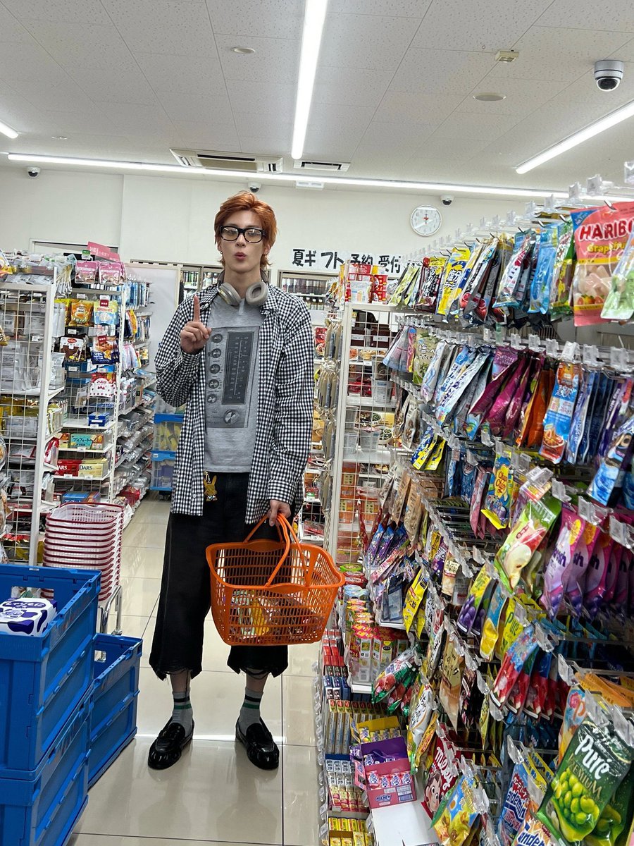 Leennton's tweet photo. Grocery dumps, and more snacks to fill the basket https://t.co/Wr66oNTyfx