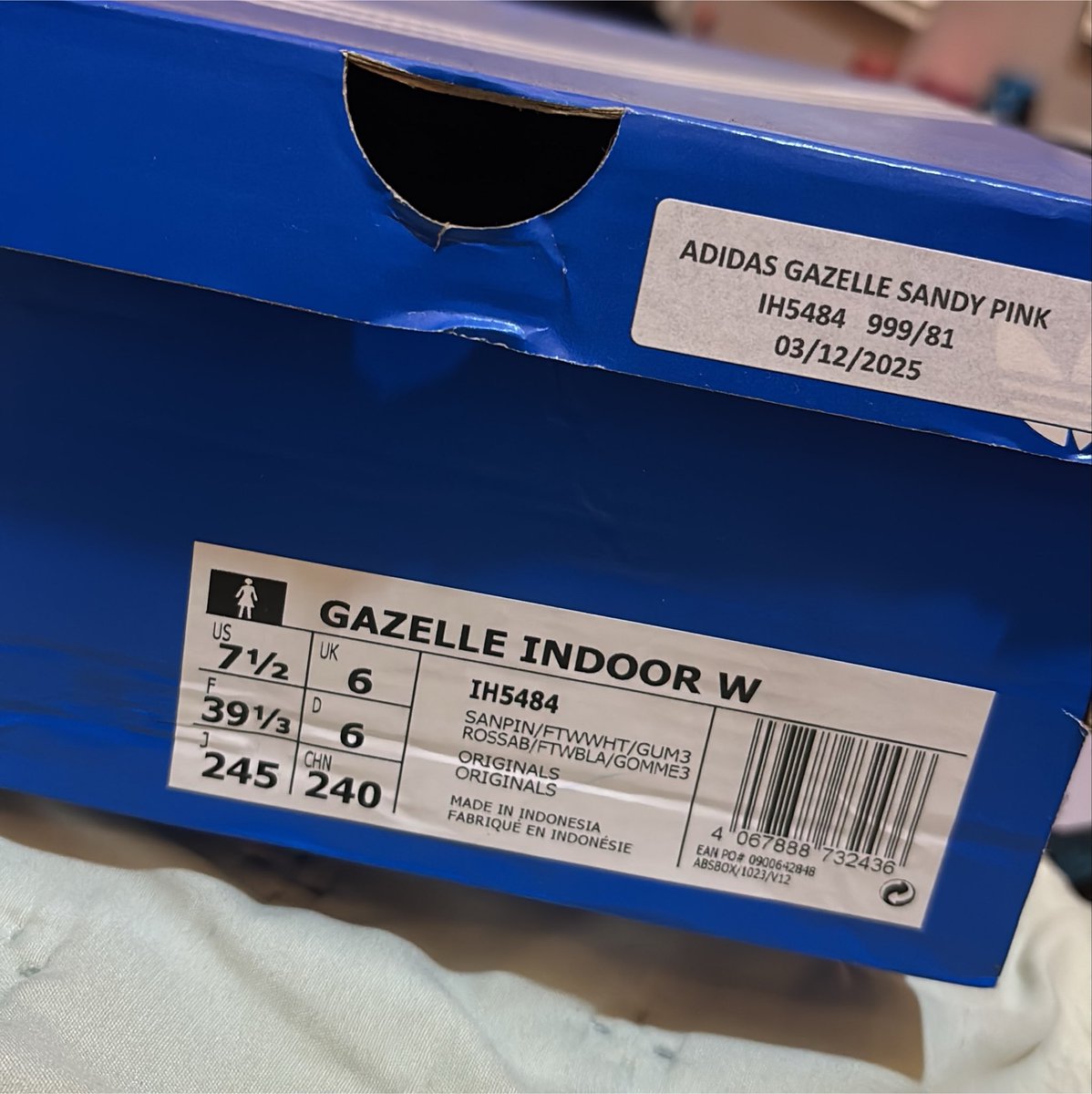 ctyl____'s tweet photo. wts sepatu adidas gazzele baru dipake 3-4 kali 
price 1,4
dom bandung https://t.co/mRGwUhcdgC