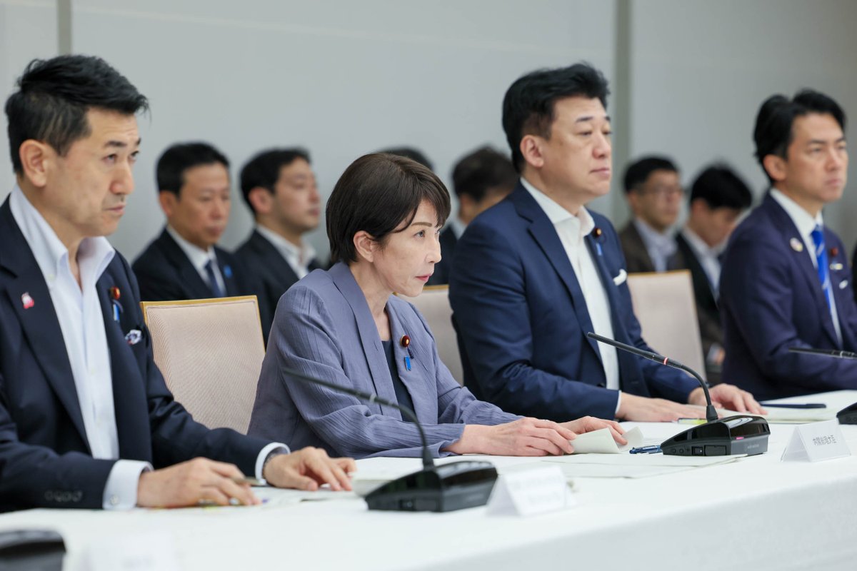 PressSec_JP's tweet photo. 高市総理からは、避難している被災者の皆様に、食糧や水など必需品、熱中症対策のための簡易型クーラーなどプッシュ型支援を行うよう指示もありました。 https://t.co/zaPcB5Nd4F