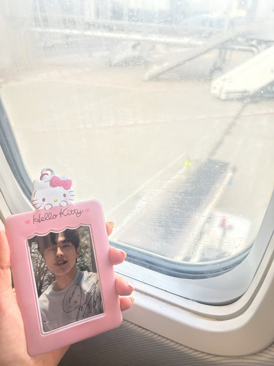 jo1nini's tweet photo. #WHATCHA_DOIN spent lovely day in rome and took junki with me! 💕 https://t.co/eTj4vsjcMY