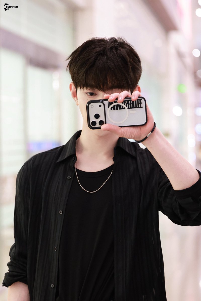 flipped_bbhh's tweet photo. 260728 ICN HQ

외모 체크?폰케 자랑?미남 안비즐비✈️

#장하오 #ZHANGHAO #章昊 #ジャンハオ
#AND2BLE   #앤더블 https://t.co/bvqCYByYBL