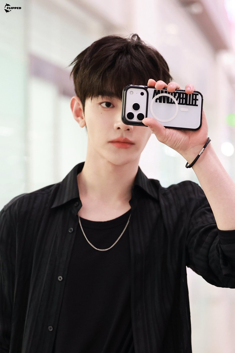 flipped_bbhh's tweet photo. 260728 ICN HQ

외모 체크?폰케 자랑?미남 안비즐비✈️

#장하오 #ZHANGHAO #章昊 #ジャンハオ
#AND2BLE   #앤더블 https://t.co/bvqCYByYBL