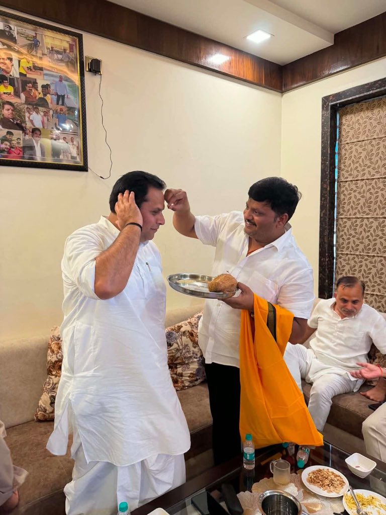 AbhayYadav_BJP's tweet photo. आज जय भाजपा, विजय भाजपा! 
दतिया विधानसभा उपचुनाव के अंतर्गत दतिया नगर में भारतीय जनता पार्टी के प्रत्याशी श्री आशुतोष तिवारी जी के समर्थन में जनसंपर्क के दौरान श्री अरविंद सिंह कमरिया जी से आत्मीय भेंट।
#DatiaWithBjp https://t.co/jaWkCvE1H3