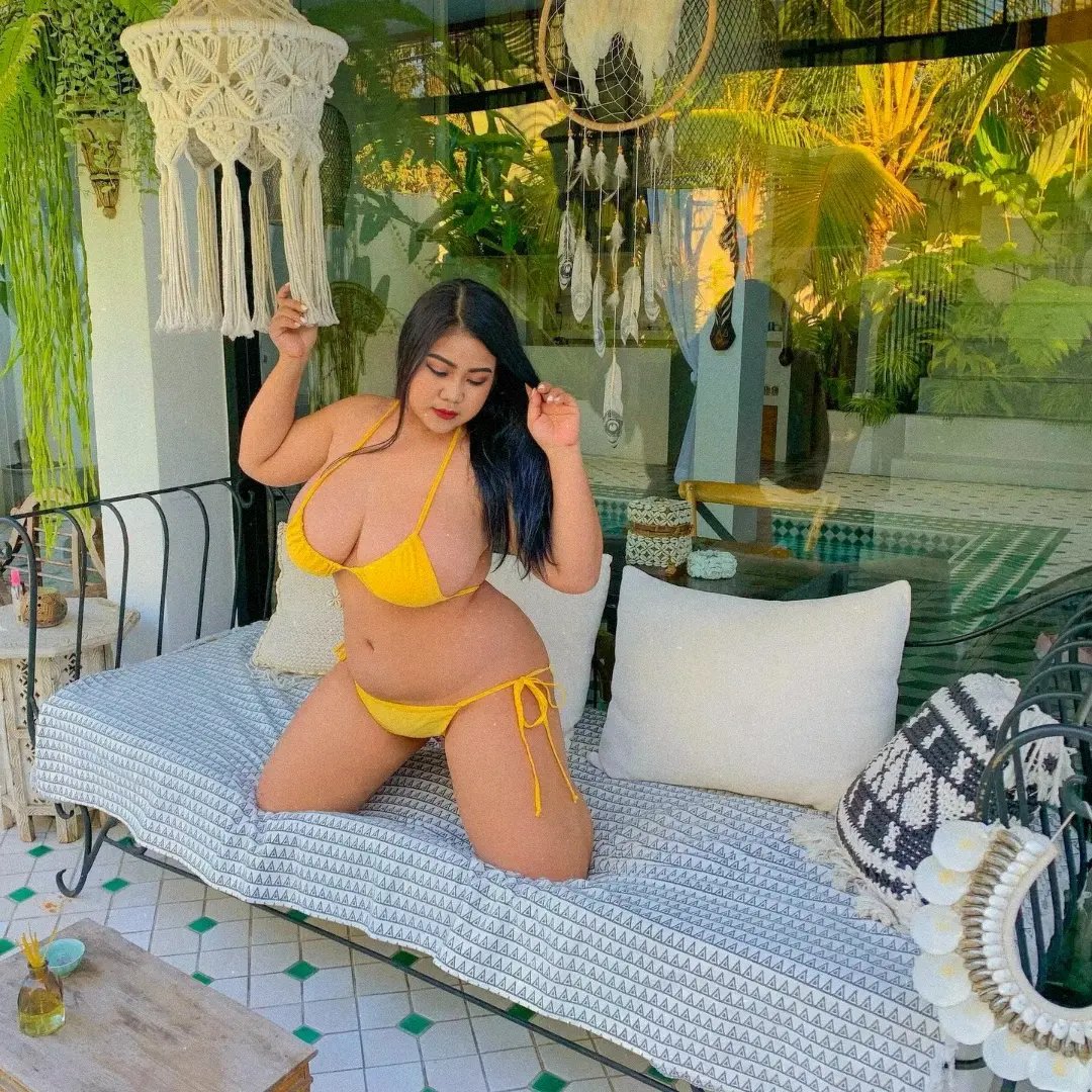 AyuCindyPuspita's tweet photo. Photoshoot hari ini di Danoya villa ✨️
serba kuning semua 💛
#ayucindypuspitadewi
#modeldenpasar
#modelbali
#danoyavilla
#bikiniyellow💛 https://t.co/fSytBAyY69