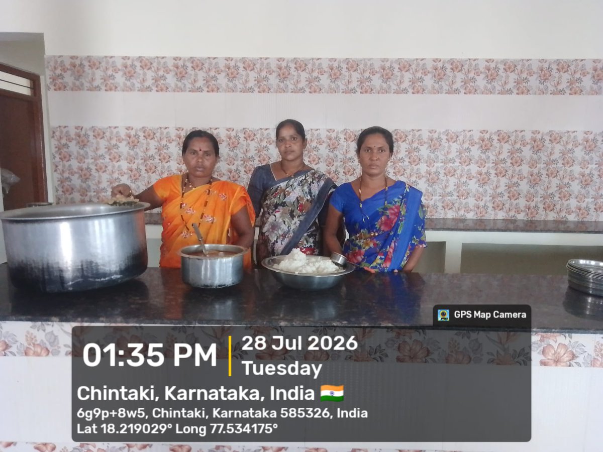 Dbrars_St_822's tweet photo. AFTERNOON LUNCH AT DBRARS SCHOOL ST-822 CHINTAKI TQ AURAD DIST BIDAR https://t.co/UKE38Bt2ew