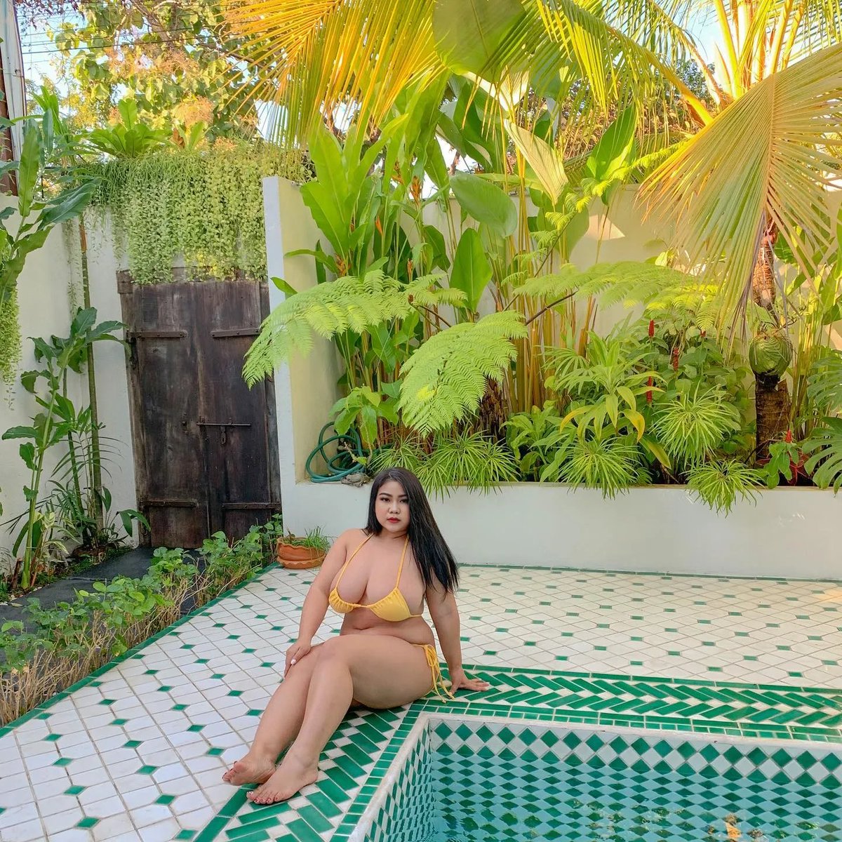 AyuCindyPuspita's tweet photo. Photoshoot hari ini di Danoya villa ✨️
serba kuning semua 💛
#ayucindypuspitadewi
#modeldenpasar
#modelbali
#danoyavilla
#bikiniyellow💛 https://t.co/fSytBAyY69