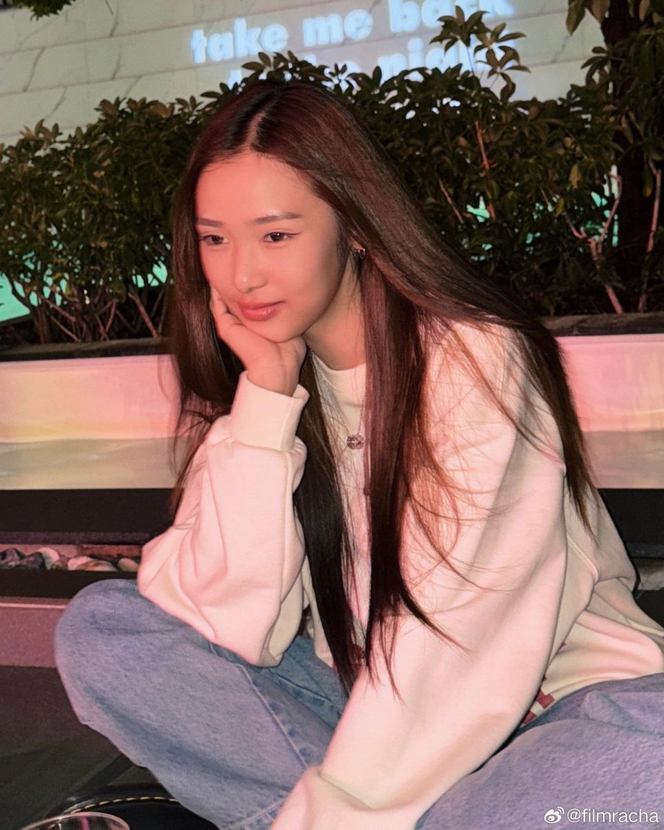 journeydoo's tweet photo. “ แล้วทำไมจะเป็นพี่สาวเธอไม่ได้ ”
                                              
“ ก็เพราะฉันรู้ไงว่าคุณไม่ได้ชอบพี่สาวฉัน ”

“ แล้วถ้างั้นฉันควรชอบใครอะ ”

“ เธอหรอ ? ” https://t.co/UkOrISeu0L