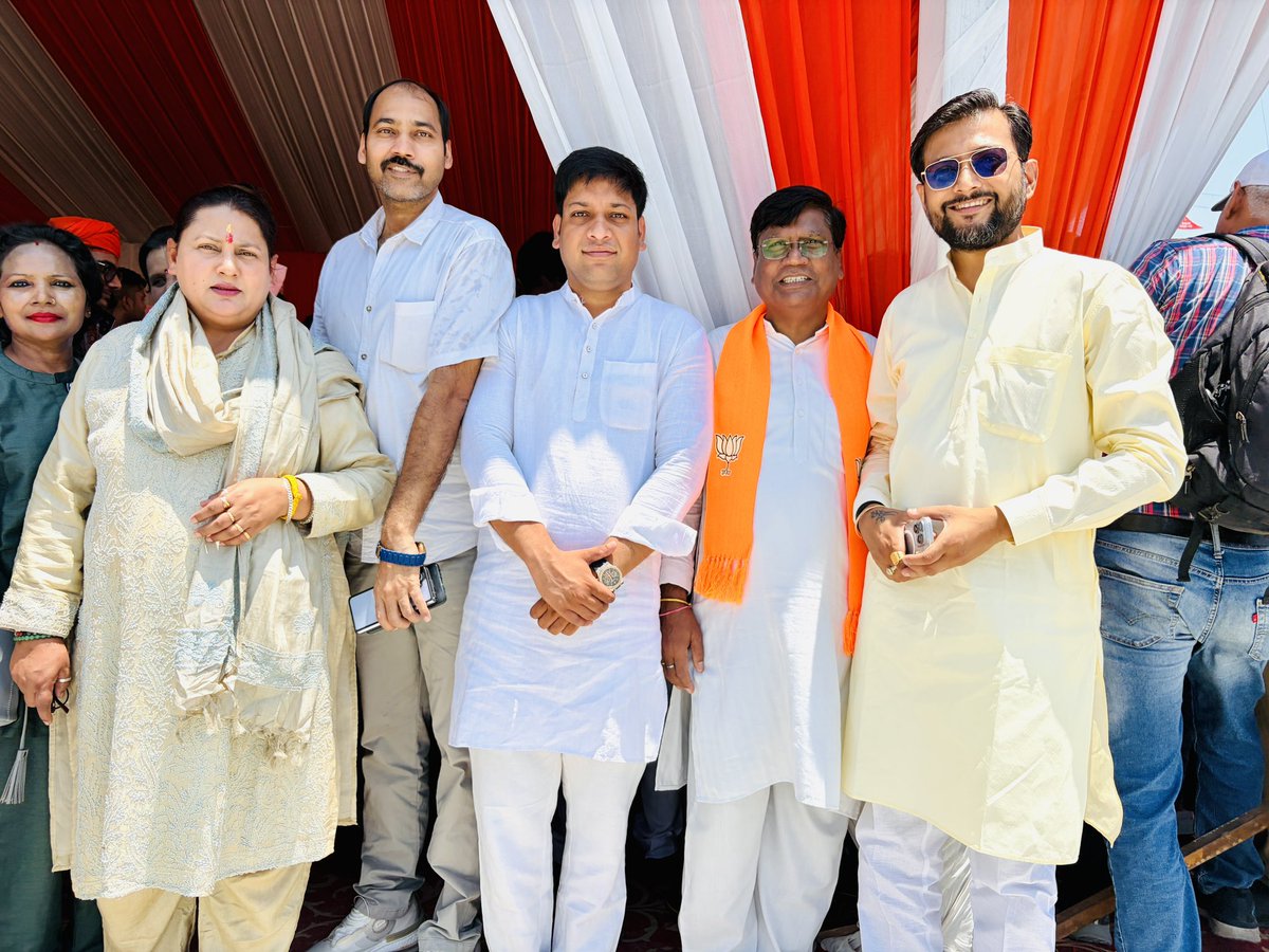 ChTarunKumarBJP's tweet photo. संत शिरोमणि श्री गुरु रविदास जी महाराज के 650वें जयंती वर्ष के उपलक्ष्य में आज काशी में उनकी जन्मस्थली से हम सब ने भरपूर उल्लास के साथ निकाली भव्य कलश यात्रा https://t.co/m5omVdz83C