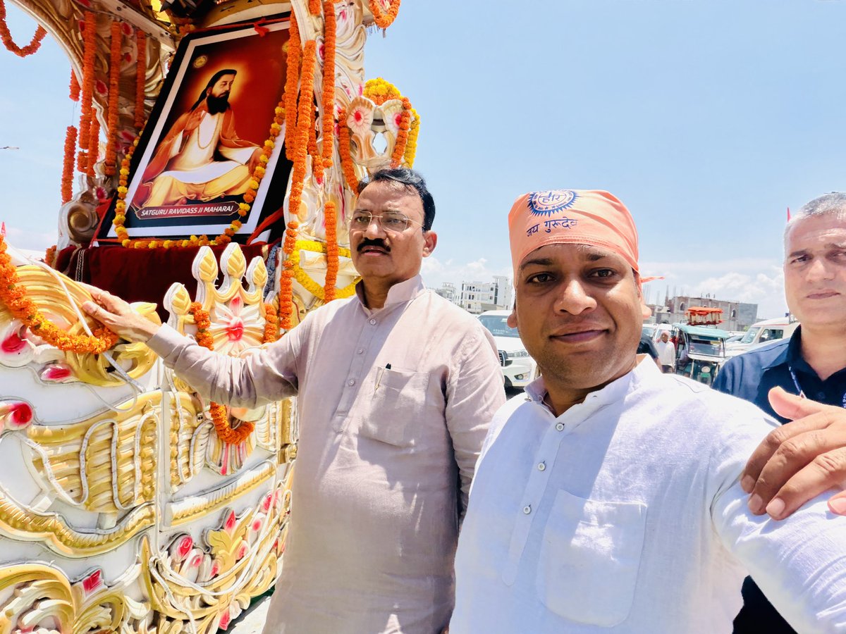 ChTarunKumarBJP's tweet photo. संत शिरोमणि श्री गुरु रविदास जी महाराज के 650वें जयंती वर्ष के उपलक्ष्य में आज काशी में उनकी जन्मस्थली से हम सब ने भरपूर उल्लास के साथ निकाली भव्य कलश यात्रा https://t.co/m5omVdz83C