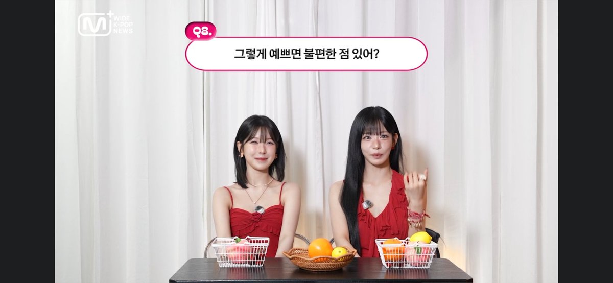 chaeng05_14's tweet photo. 여자의 천사 백지헌 
스포의 악마 이채영
여름의 악마 프로미스나인
이번 컴백 활동도 화이팅!!🍊🫐🍒🍋🍑
#MnetPlus #와케뉴 #와케뉴_프로미스나인_인증샷 https://t.co/Alf8eExtjc
