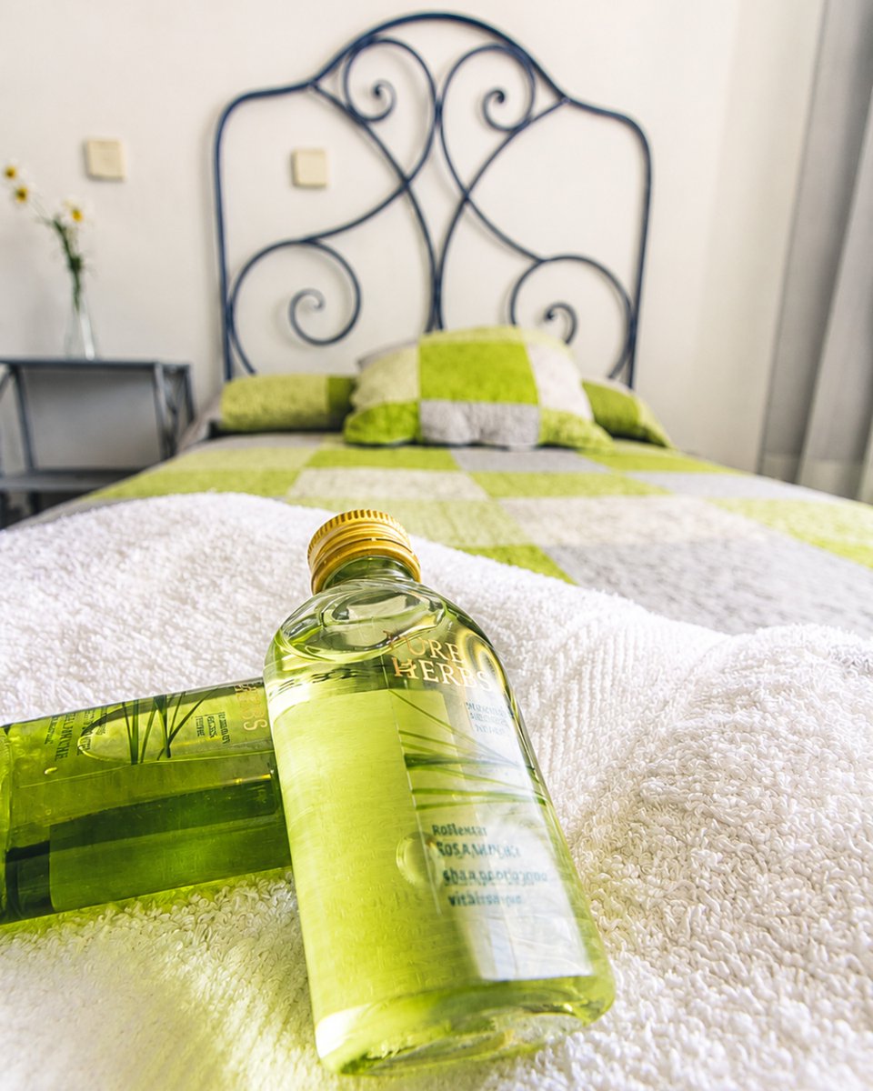 LMunequilla's tweet photo. Sentirse como en casa... con el encanto de estar fuera de ella.

En Hotel Restaurante La Muñequilla cuidamos cada detalle para que disfrutes de una estancia cómoda, tranquila y llena de pequeños momentos de bienestar.💆🏽‍♀️

☎️91 844 94 65
📧reservas@hotellamunequilla.com https://t.co/Q6YeK0OQhF