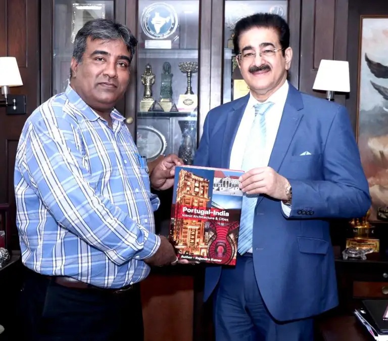 aaftnoida's tweet photo. Coffee Table Book on Portuguese Architecture Presented to Indo Portugal Film and Cultural Forum
https://t.co/zrHQYheSC3 https://t.co/PuJ2knuxy7